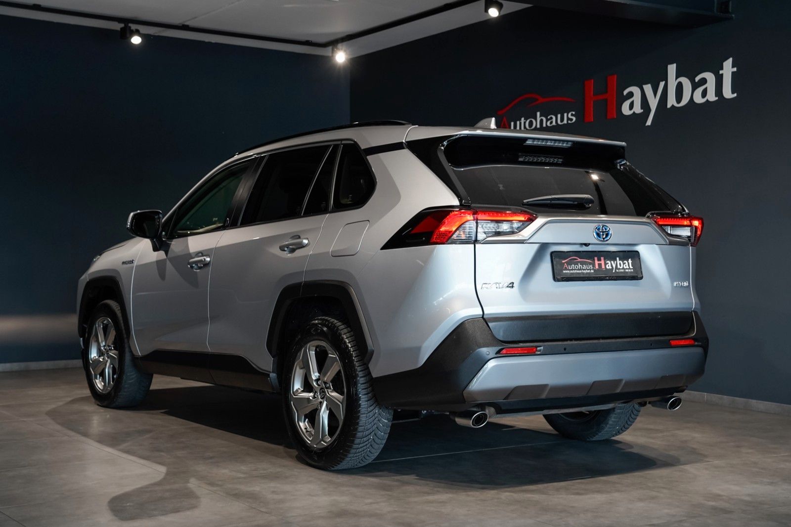 Toyota RAV4 Hybrid 4x4 - Samsaru's Car Outlet