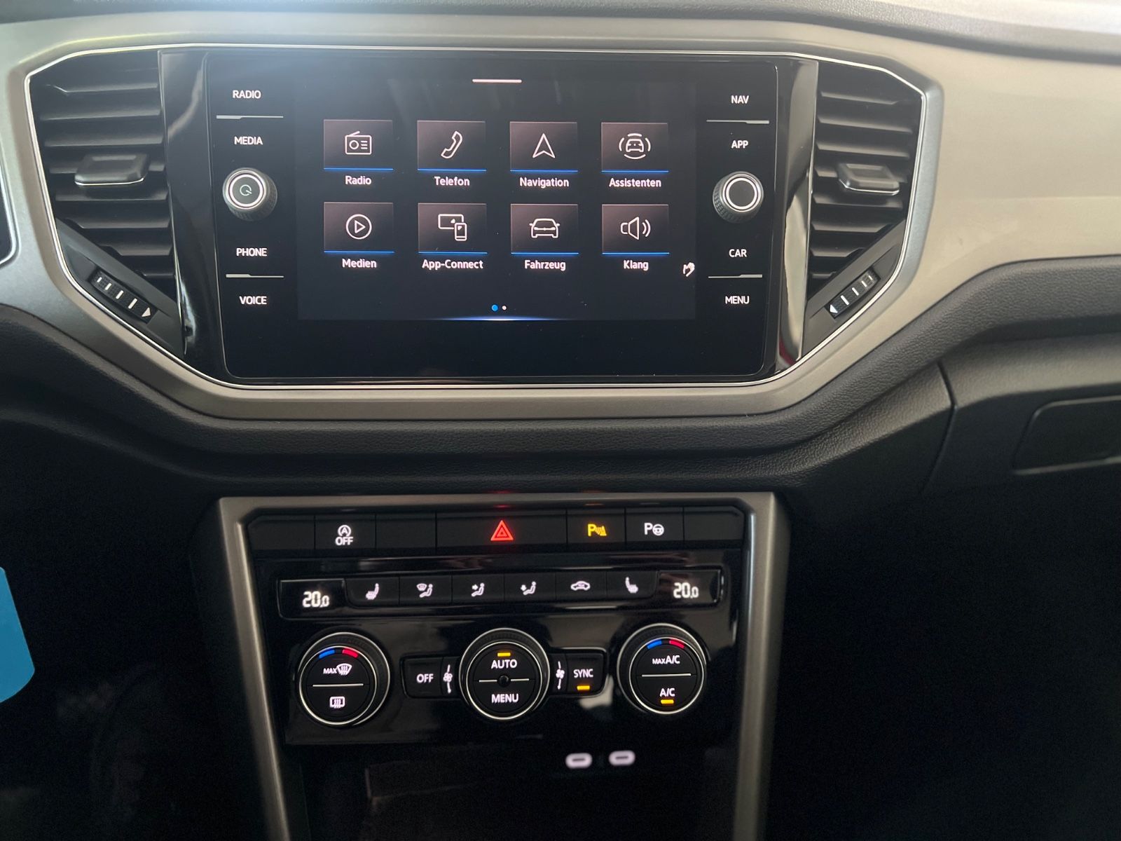 Volkswagen T-Roc 1.5 TSI Style - Samsaru's Car Outlet