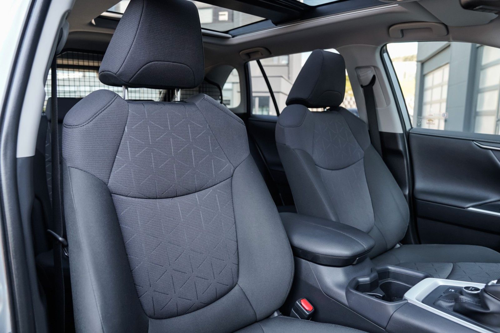 Toyota RAV4 Hybrid 4x4 - Samsaru's Car Outlet