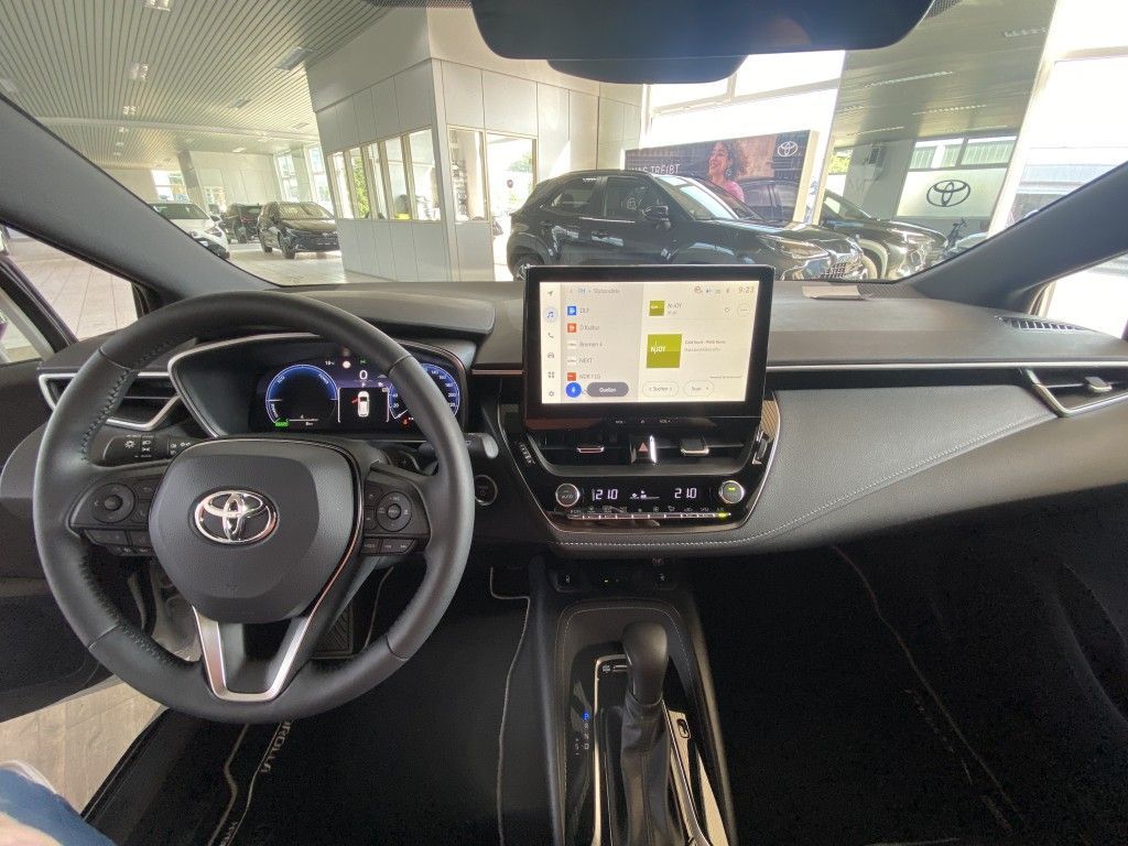 Toyota Corolla 2.0 Hybrid Touring Sports Teamplayer