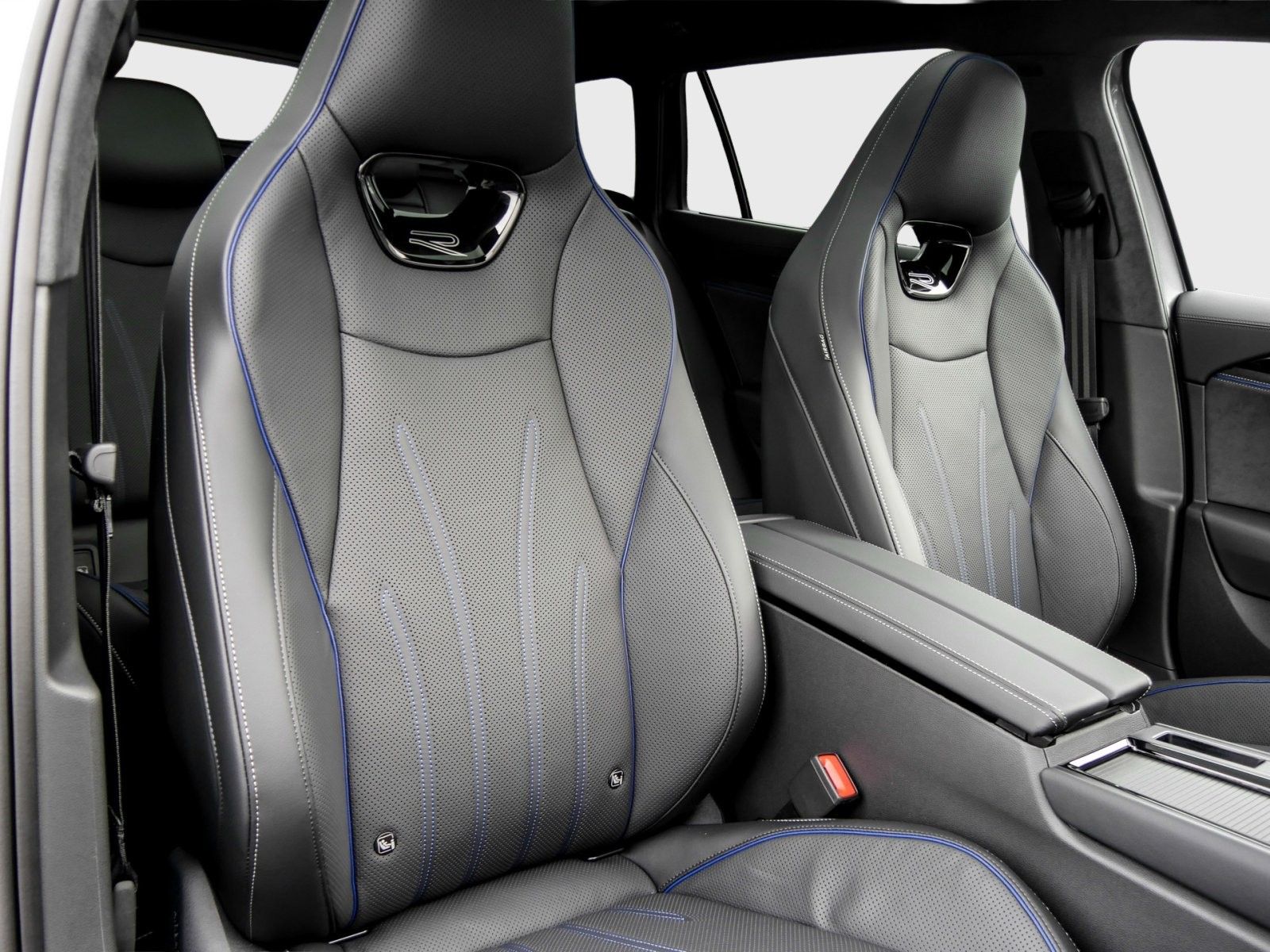 Volkswagen Passat Variant R-Line Signature eHybrid Harman P