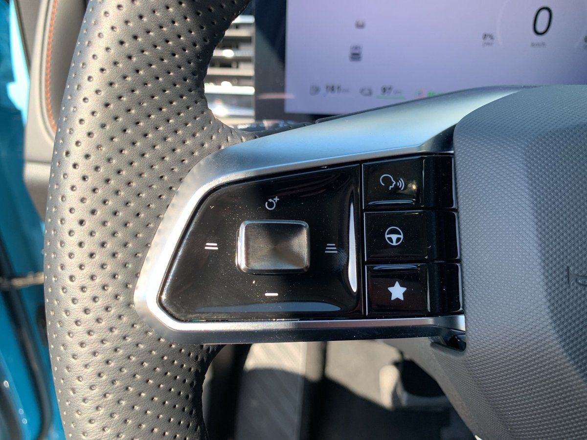 MG HS PHEV Luxury 360 KAMERA+PDC+SHZ+NAVI+LEDER+
