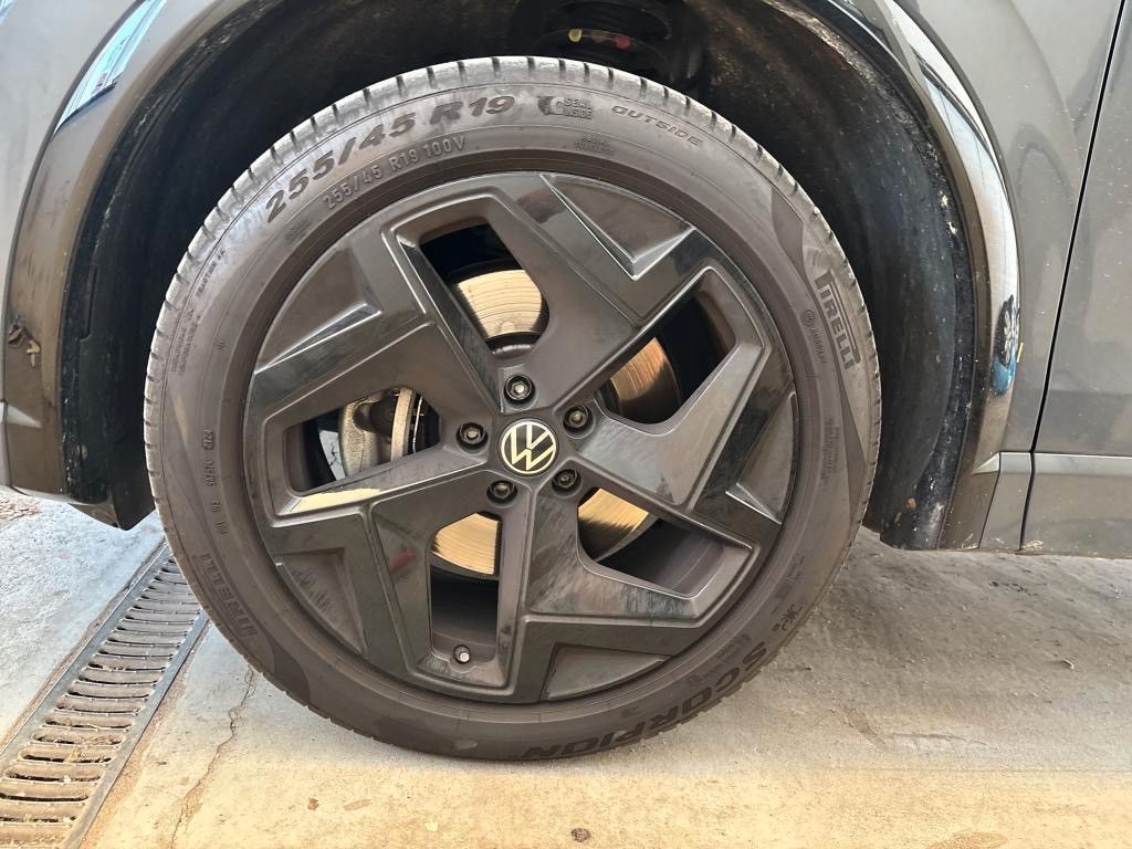 Volkswagen Tiguan 142 kW 4Motion R-Line/Black Style *LEDER*