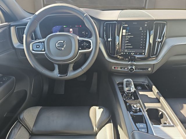 Volvo XC60 B4 Plus Dark - Samsaru's Car Outlet