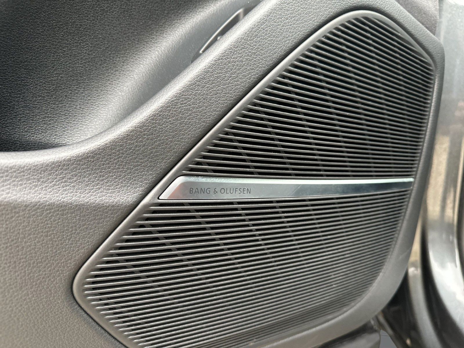 Audi RSQ8 quattro Dynamik+/305km/h/B&O/Massage