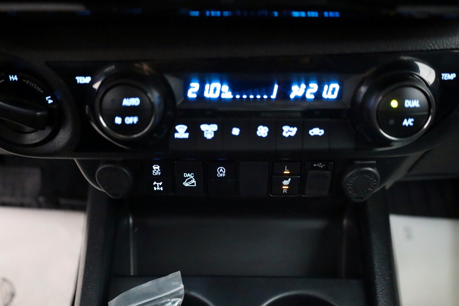 Toyota Hilux 2.8 Executive, Navi, Hardtop,ACC,LED, AHK