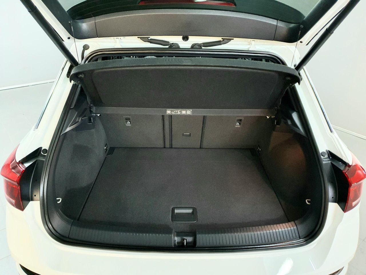 Volkswagen T-Roc 1.5 TSI DSG - Samsaru's Car Outlet