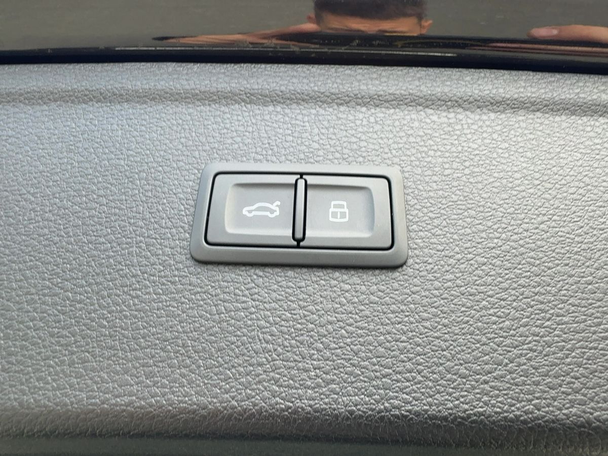 Audi Q5 45 TFSI QU S-TR - Samsaru's Car Outlet