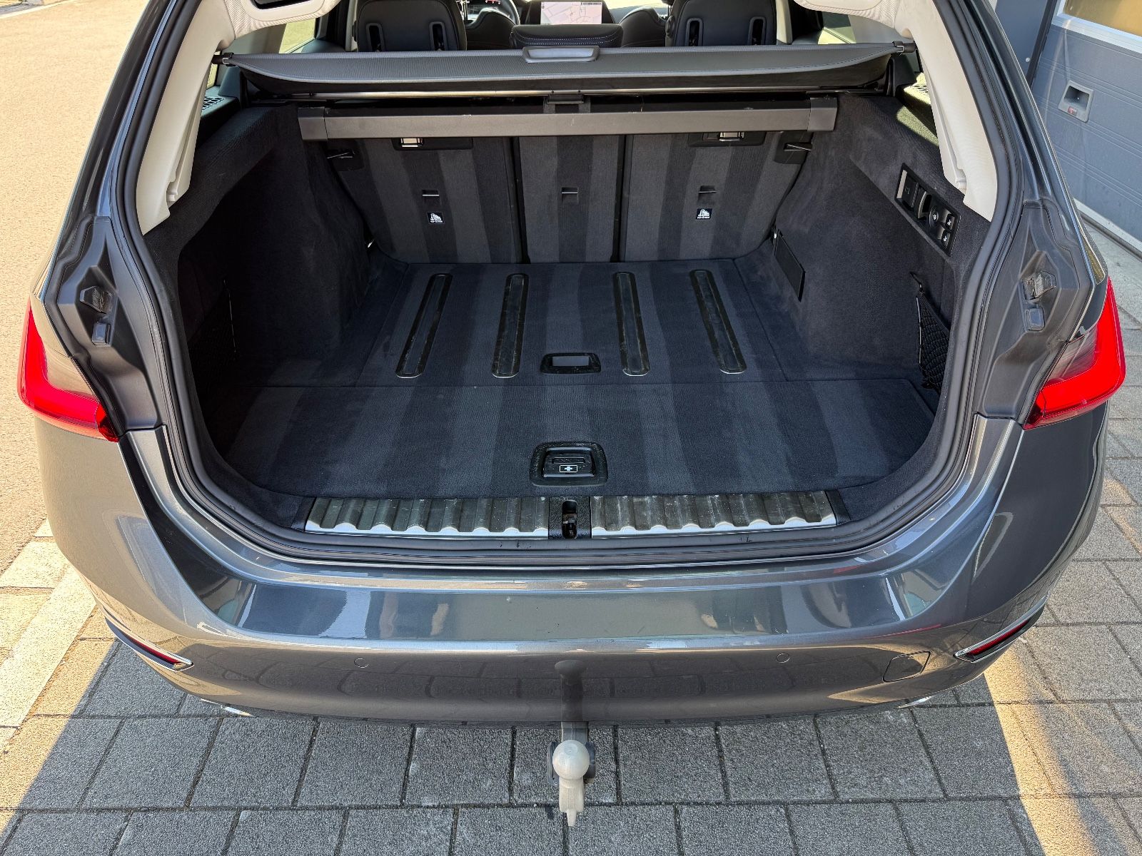 BMW 320 d xDrive LUXURY - Samsaru's Car Outlet