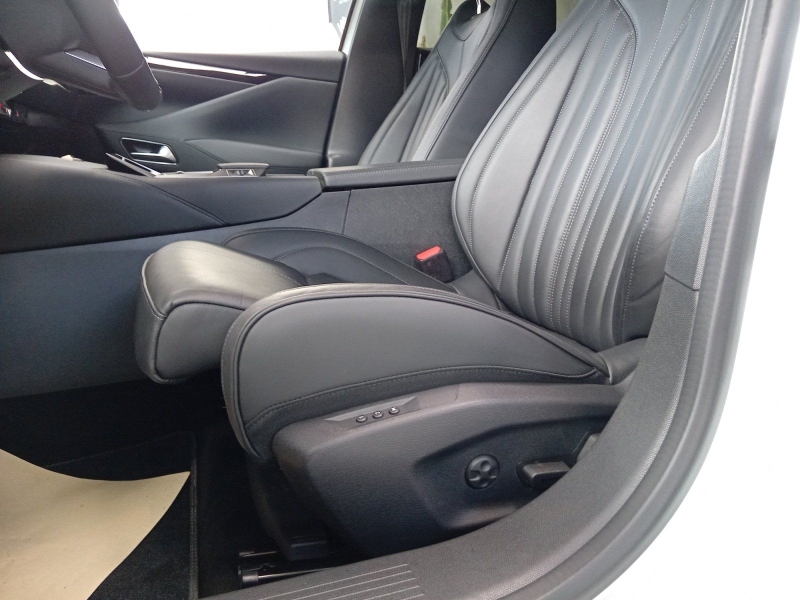 DS Automobiles DS4 1.2 PureTech 130 S&S Rivoli SHZ+2xKlima+PDC