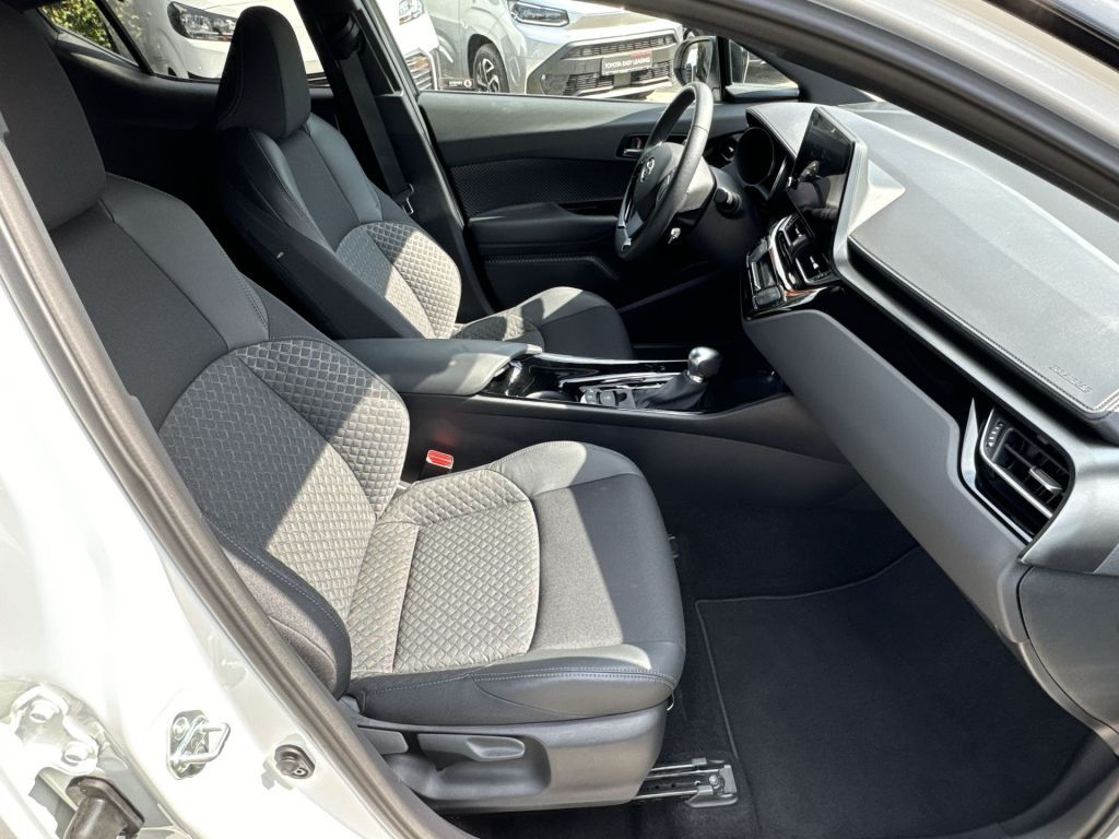 Toyota C-HR Hybrid - Samsaru's Car Outlet