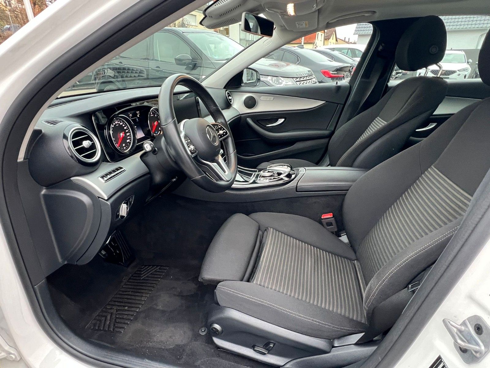 Mercedes-Benz E -Klasse Lim. E 300 de - Samsaru's Car Outlet