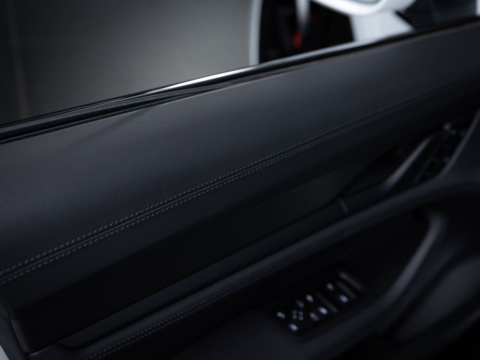 Porsche Taycan GTS Sport Turismo SPORTDESIGN CARBON*PANO