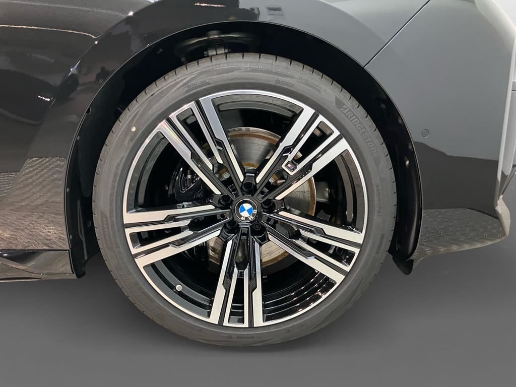 BMW 740d xDr M Sport Pro SkyLounge+TheatreScreen+AHK