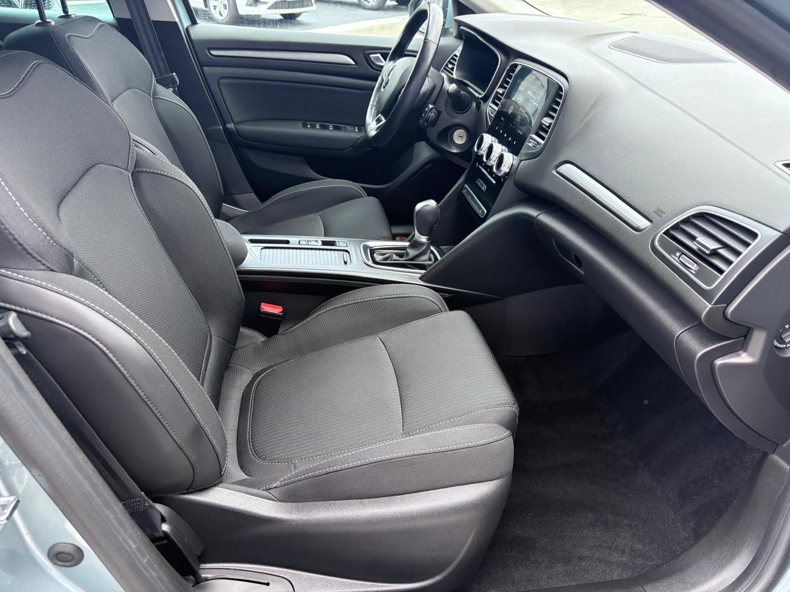 Renault Megane Grandtour ZEN E-TECH Plug-in - Samsaru's Car Outlet