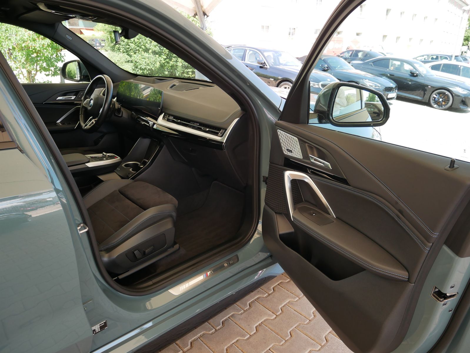 BMW X1 xDrive23d M SPORT - Samsaru's Car Outlet