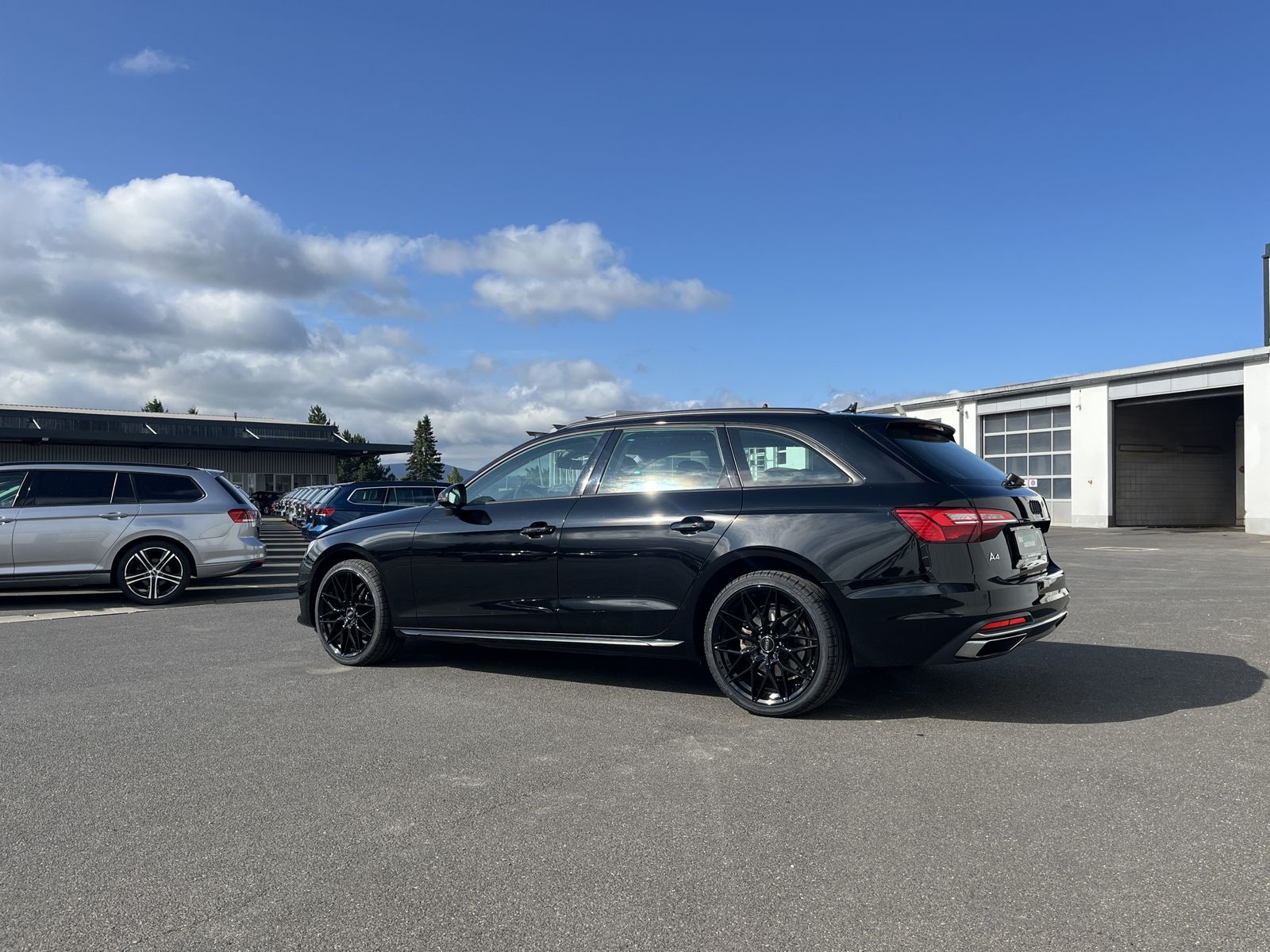 Audi A4 Avant 35 TDI S tronic advanced Blackline - Samsaru's Car Outlet