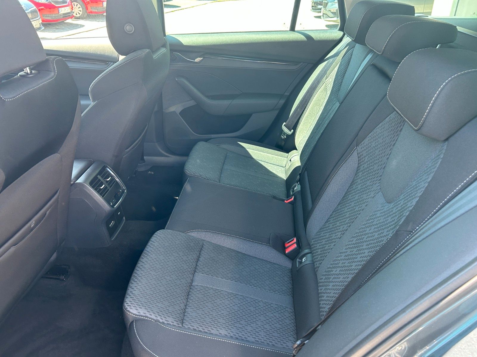 Skoda OCTAVIA Combi 1.5 TSI - Samsaru's Car Outlet