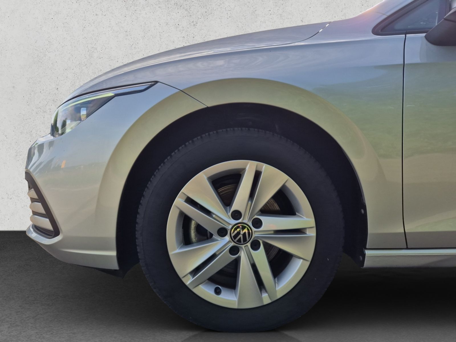 Volkswagen Golf Life 1.5 TSI - Samsaru's Car Outlet