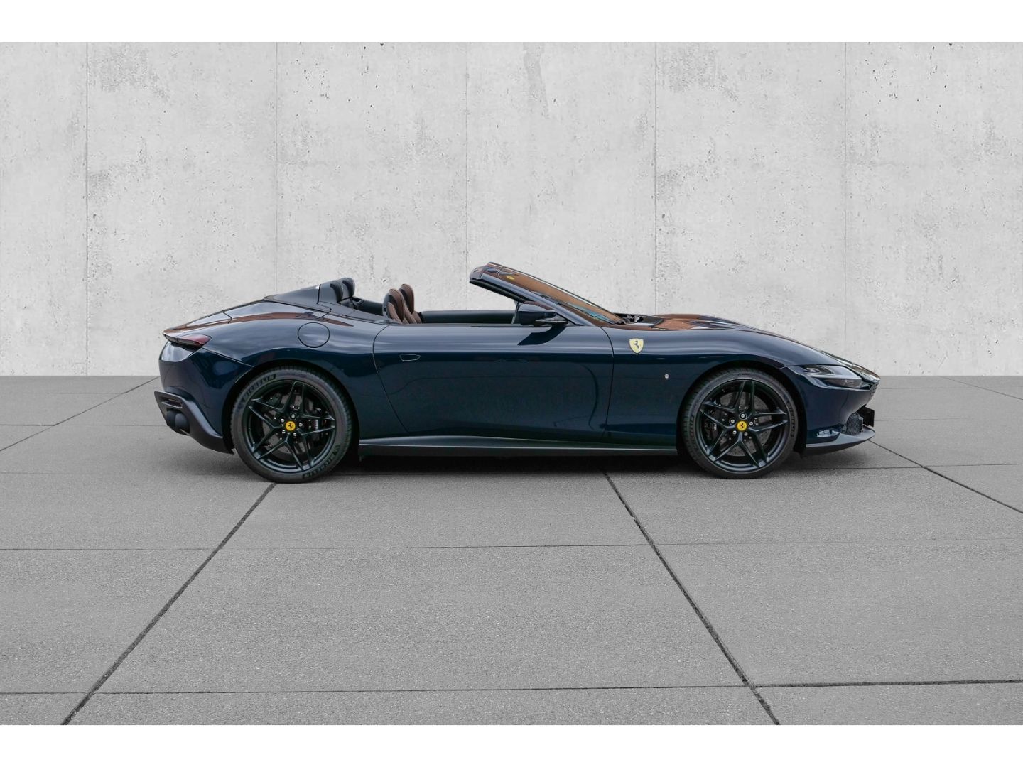 Ferrari Roma Spider - Samsaru's Car Outlet