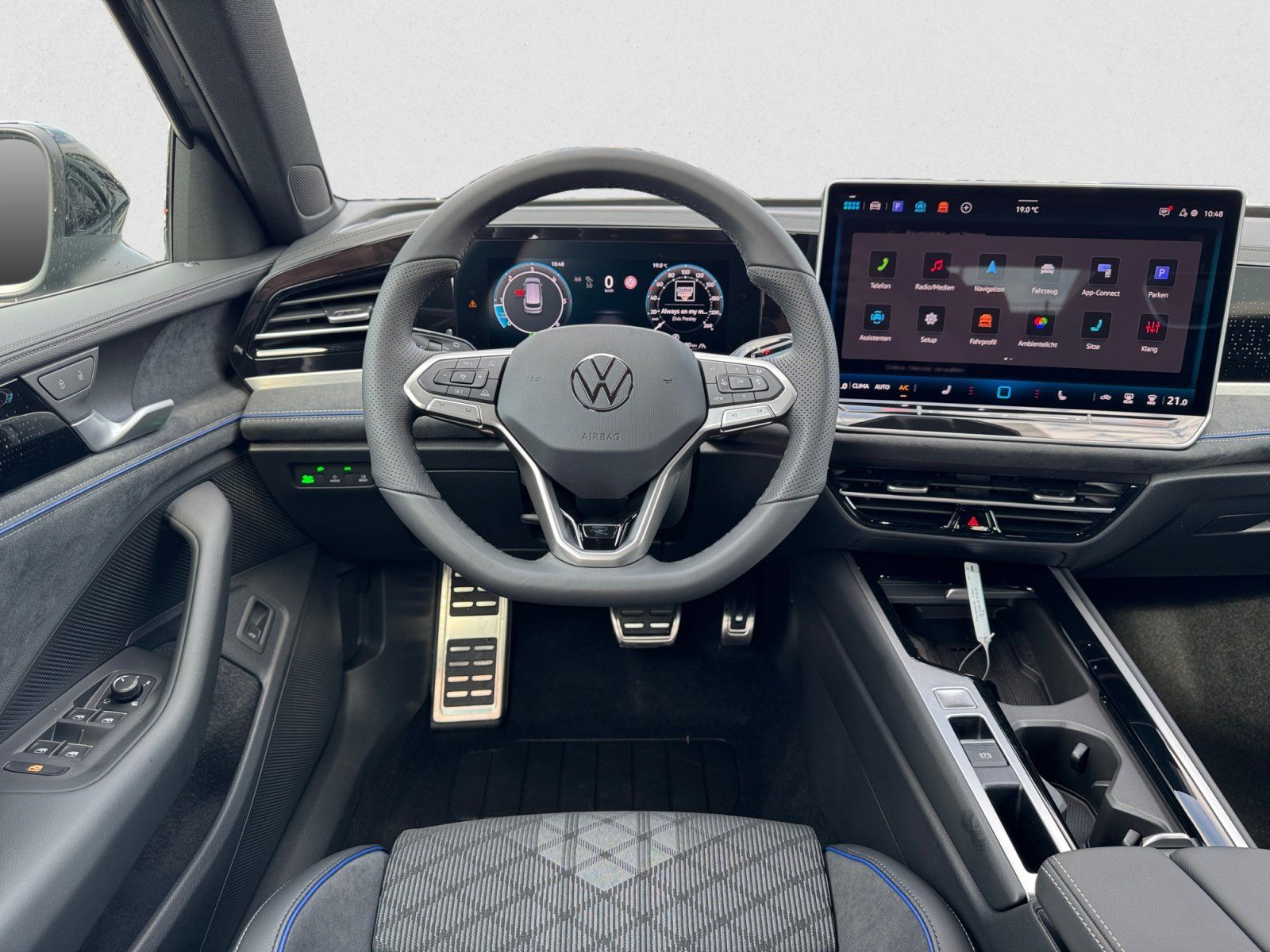 Volkswagen Passat Variant R-Line TDI DSG 4Motion|AHK|NAVI|A