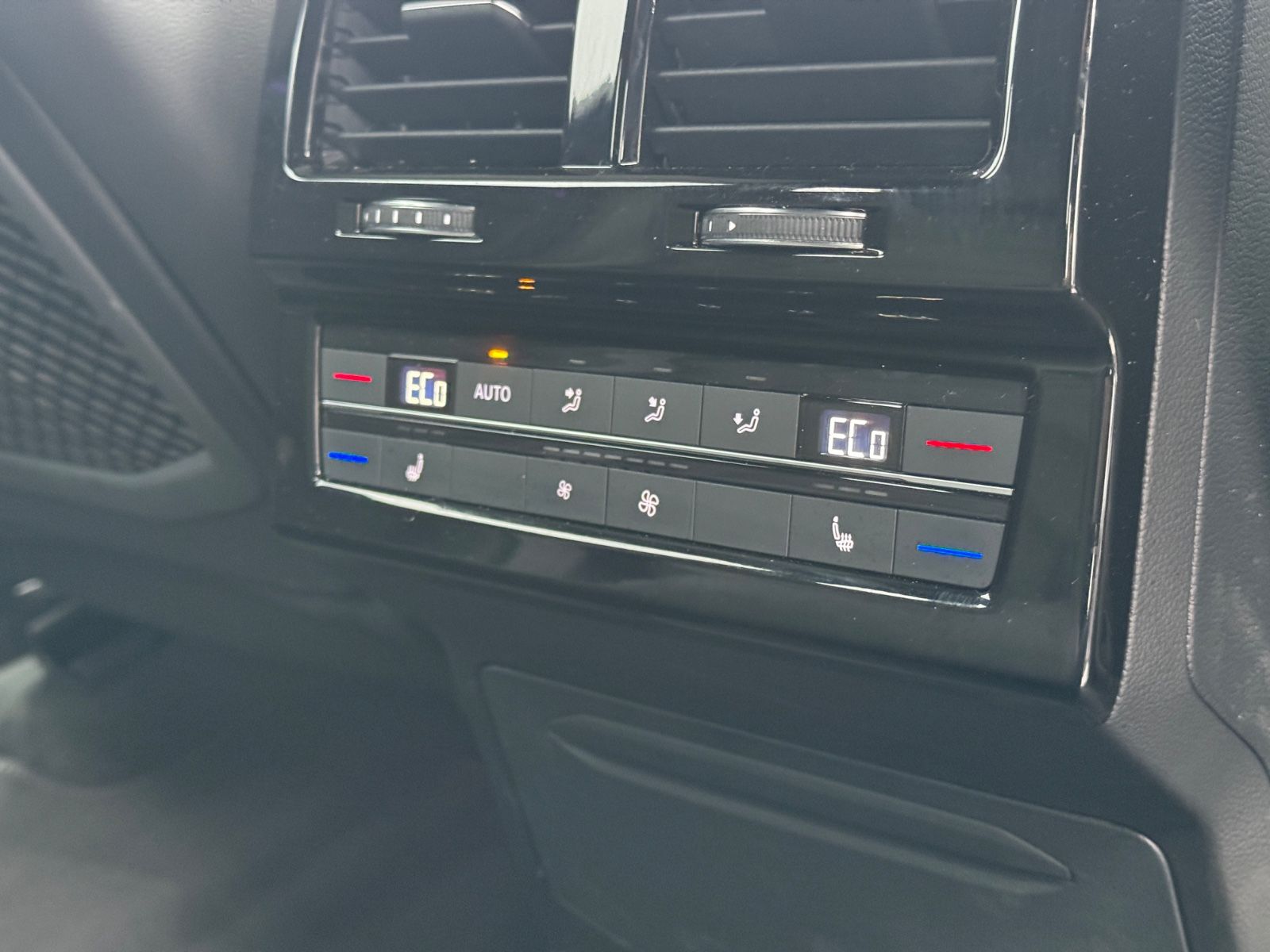 Volkswagen Touareg 3.0 TDI 4Motion R-Line*Matrix*ACC*DriveA