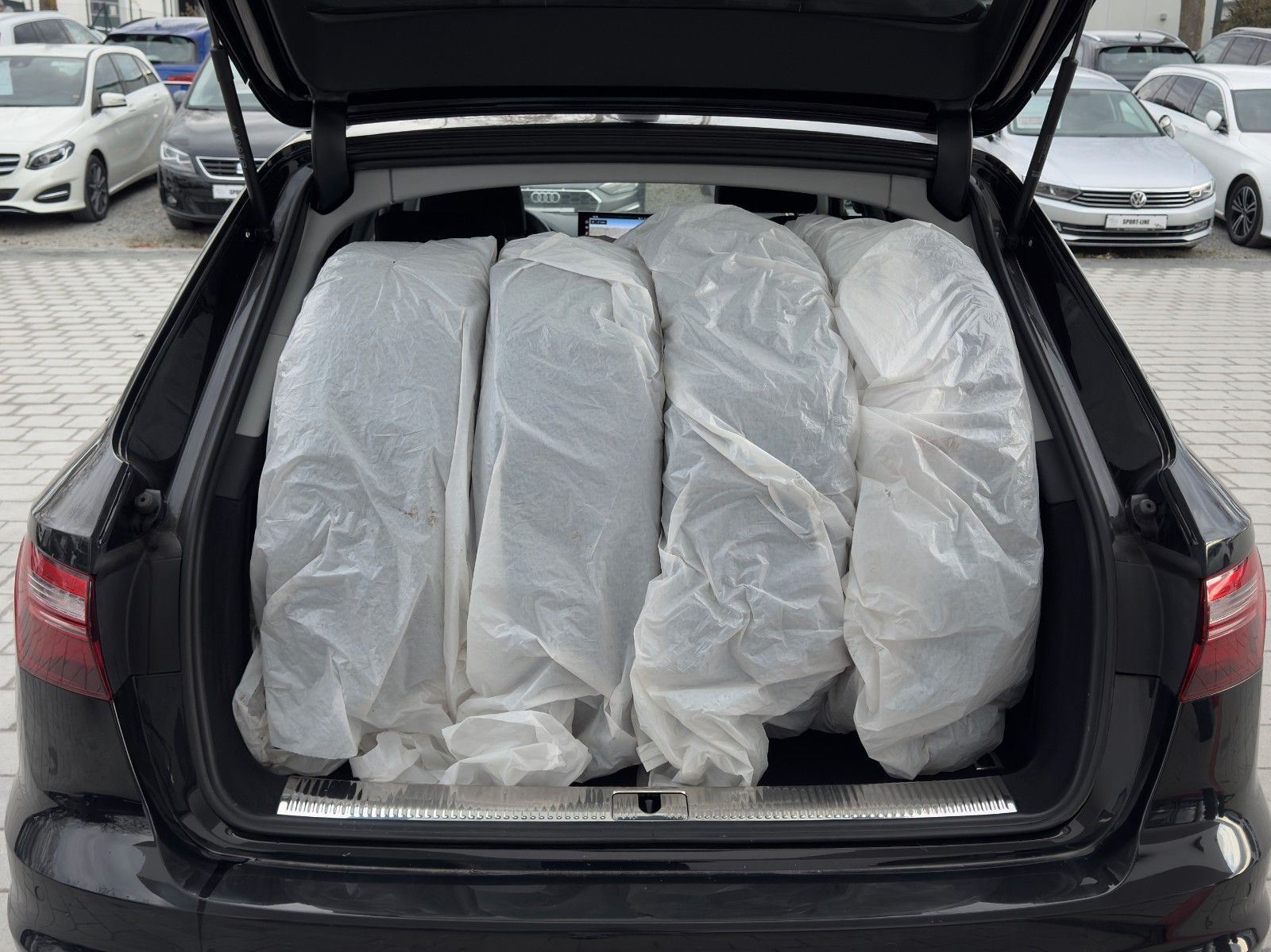 Audi A4 Av.40 TDI quattro advanced - Samsaru's Car Outlet