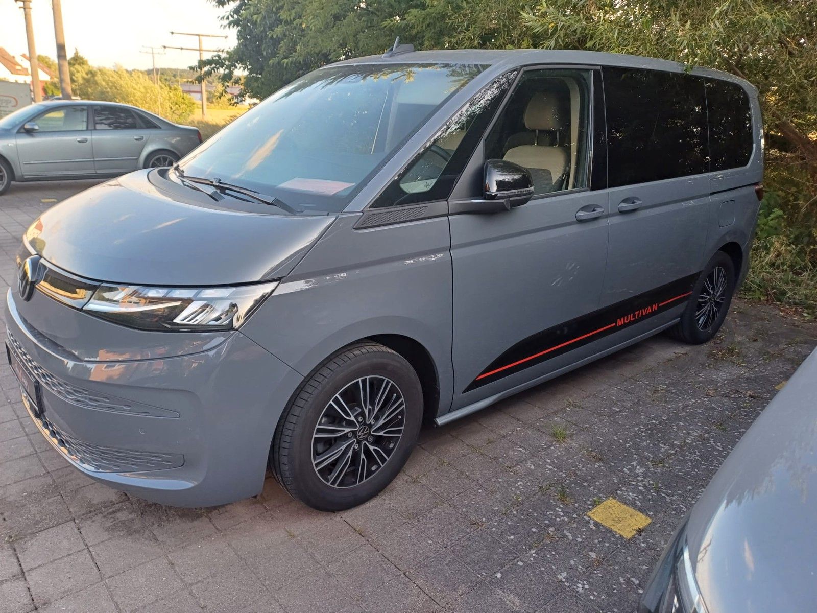 Volkswagen T7 Multivan 2.0 TSI DSG - Samsaru's Car Outlet