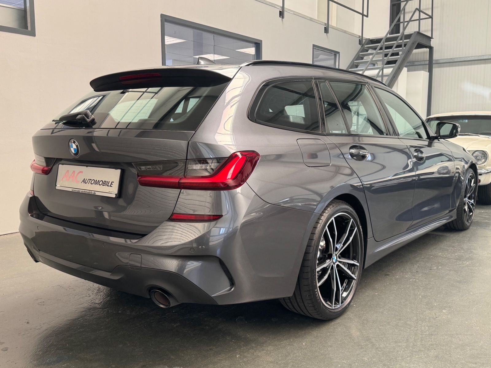 BMW 330 Touring i M Sport - Samsaru's Car Outlet