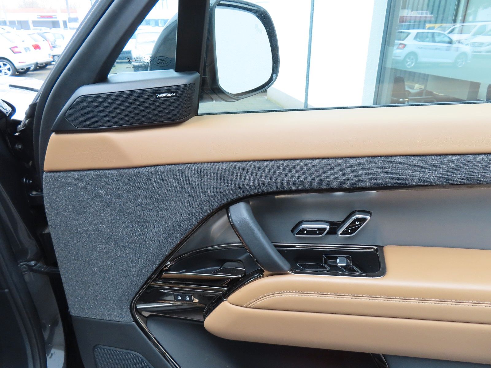 Range Rover Sport 3.0 D300 MHEV AWD SE - Samsaru's Car Outlet