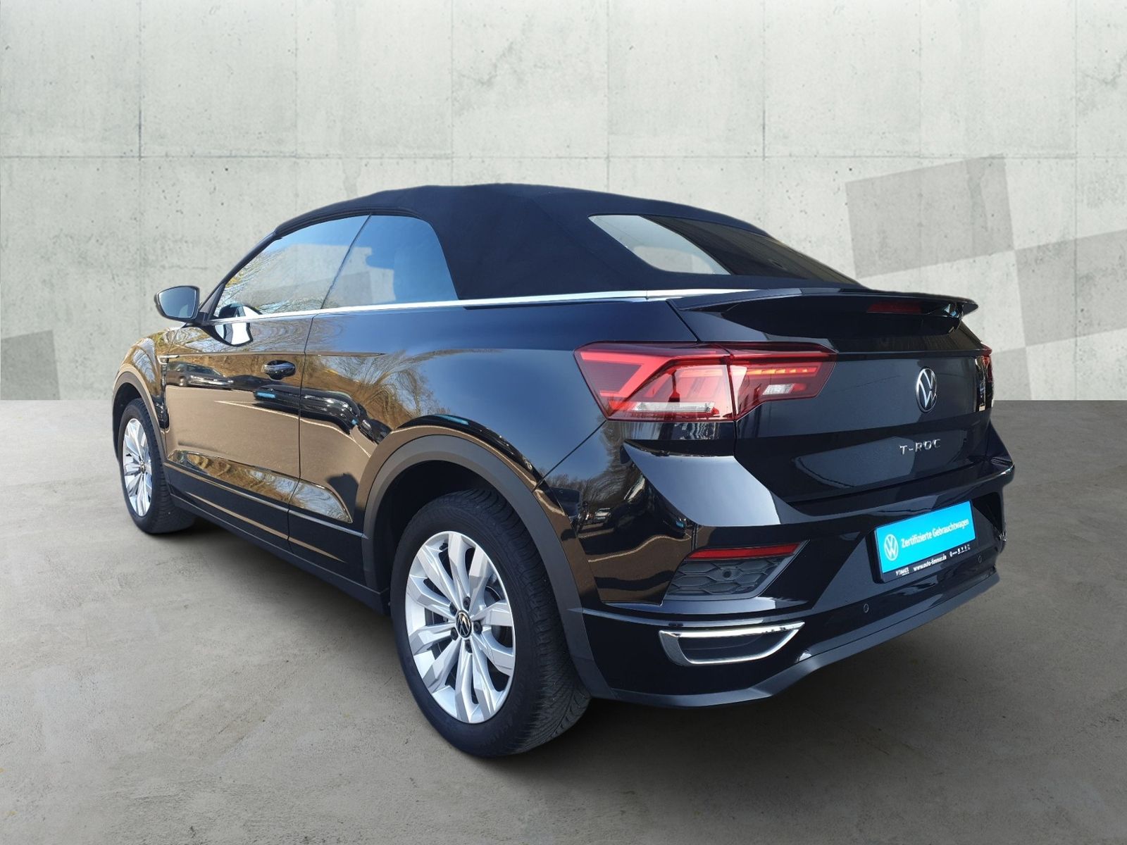 Volkswagen T-Roc 1.5 TSI R-LINE - Samsaru's Car Outlet