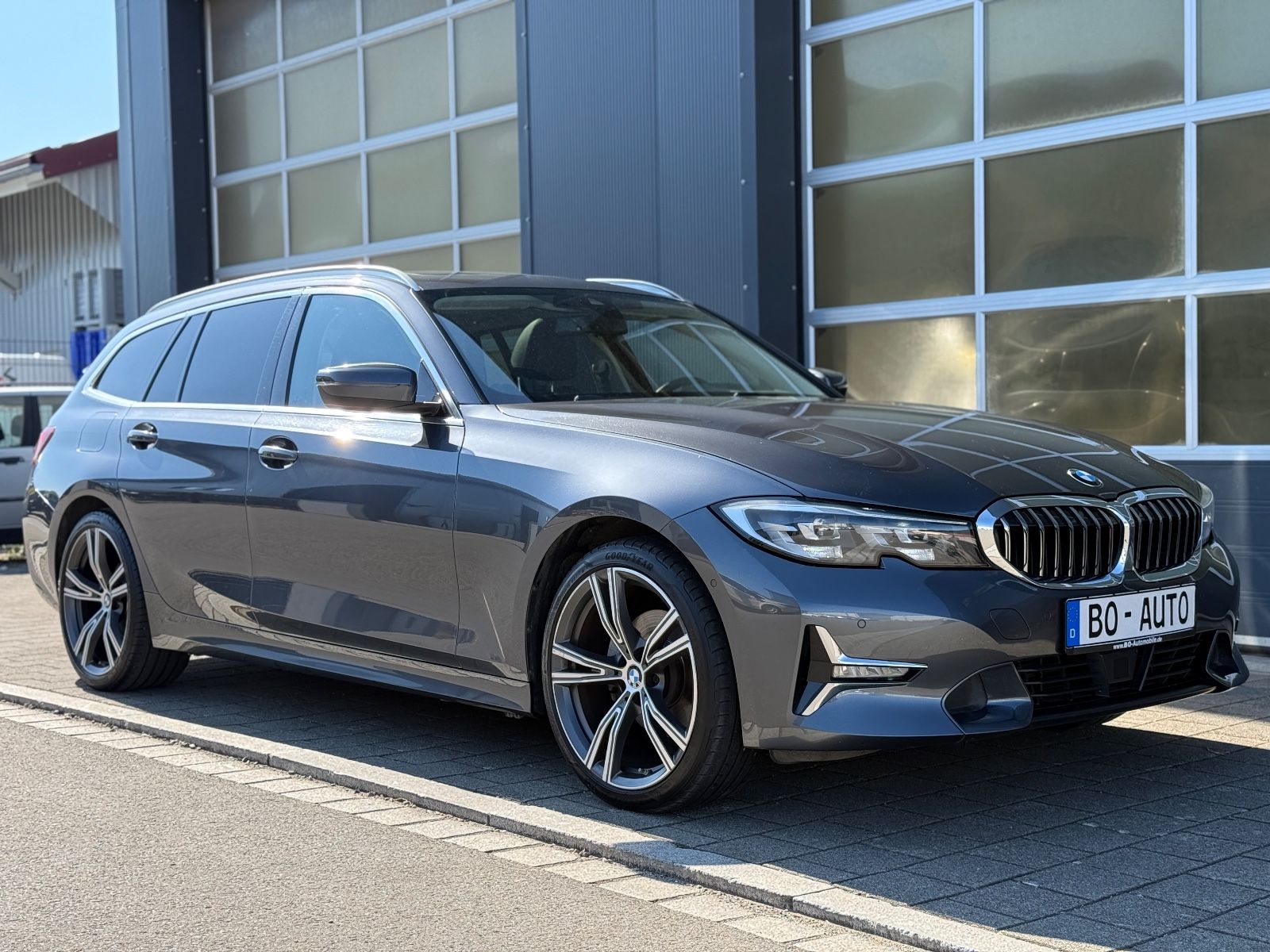 BMW 320 d xDrive LUXURY - Samsaru's Car Outlet