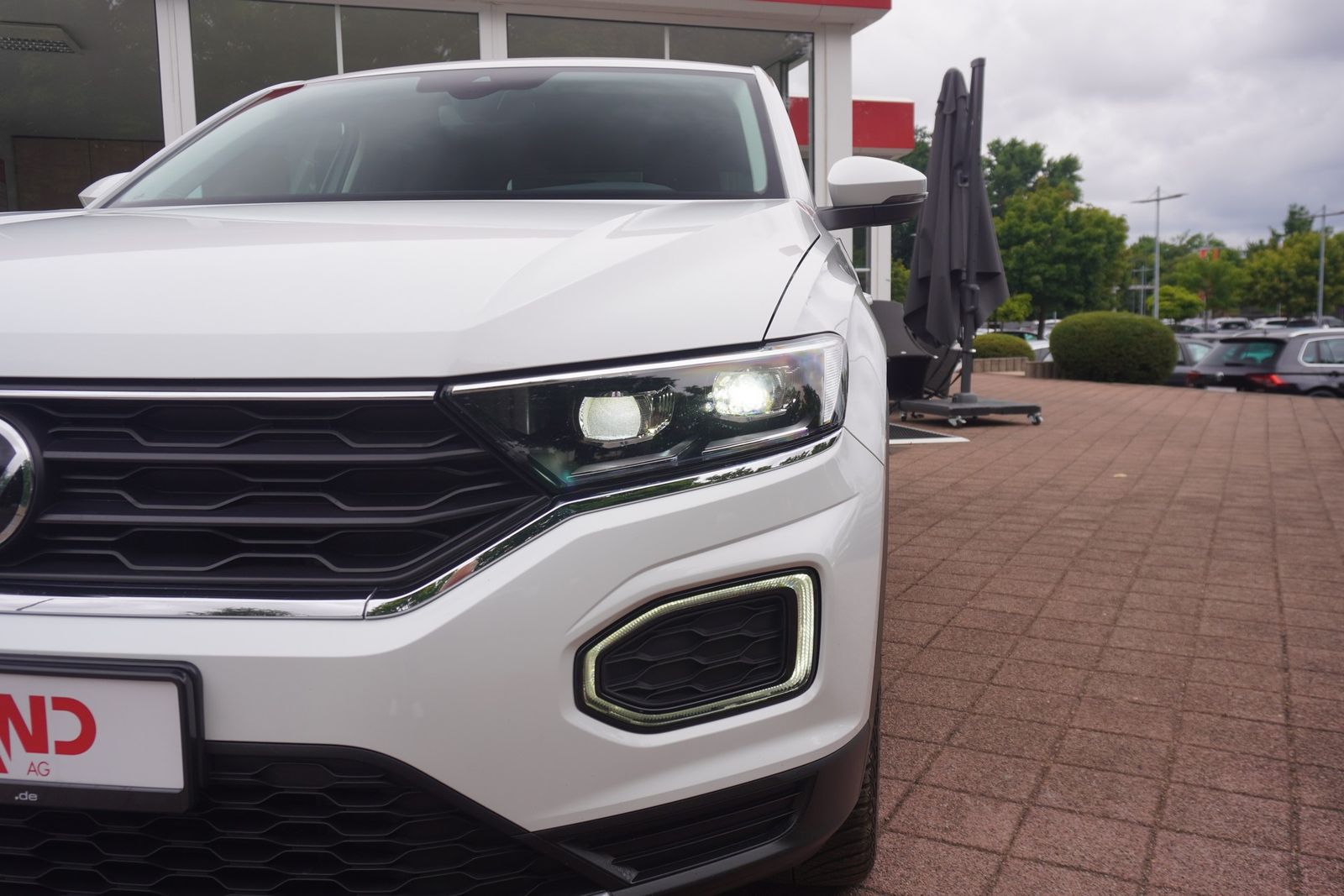 Volkswagen T-Roc 1.5 TSI Active - Samsaru's Car Outlet