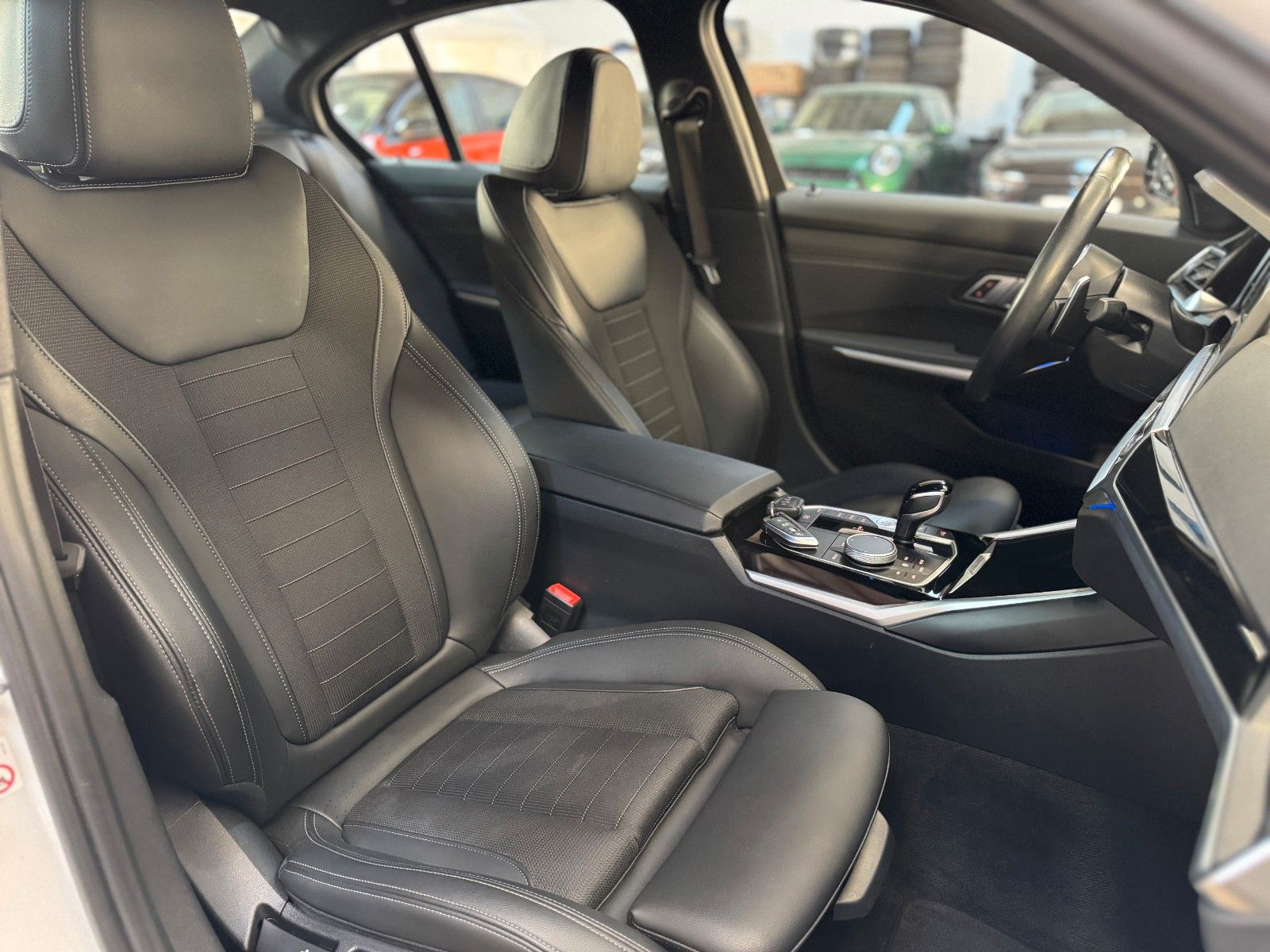 BMW 320i M-Sport - Samsaru's Car Outlet