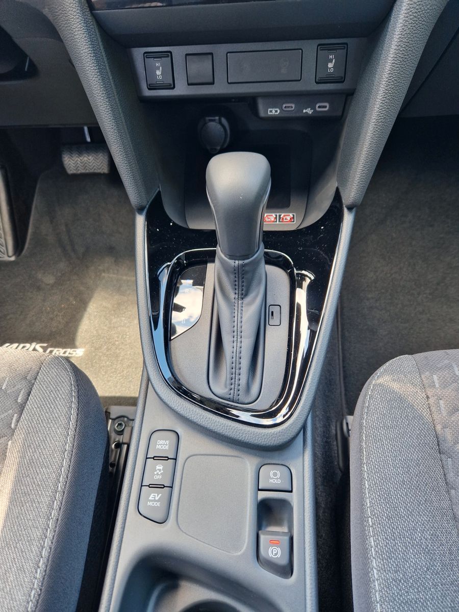 Toyota Yaris Cross 1,5-l-VVT-iE Teamplayer Safety P. V