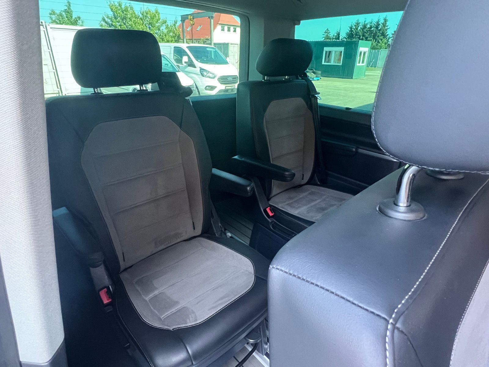 Volkswagen T6.1 Multivan Highline 4Motion - Samsaru's Car Outlet