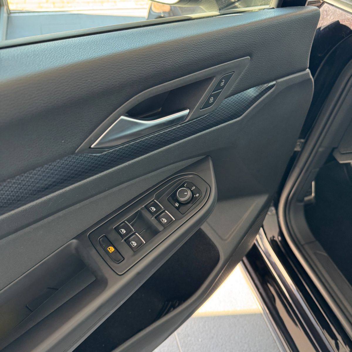 Volkswagen Golf VIII 1.5 TSI - Samsaru's Car Outlet