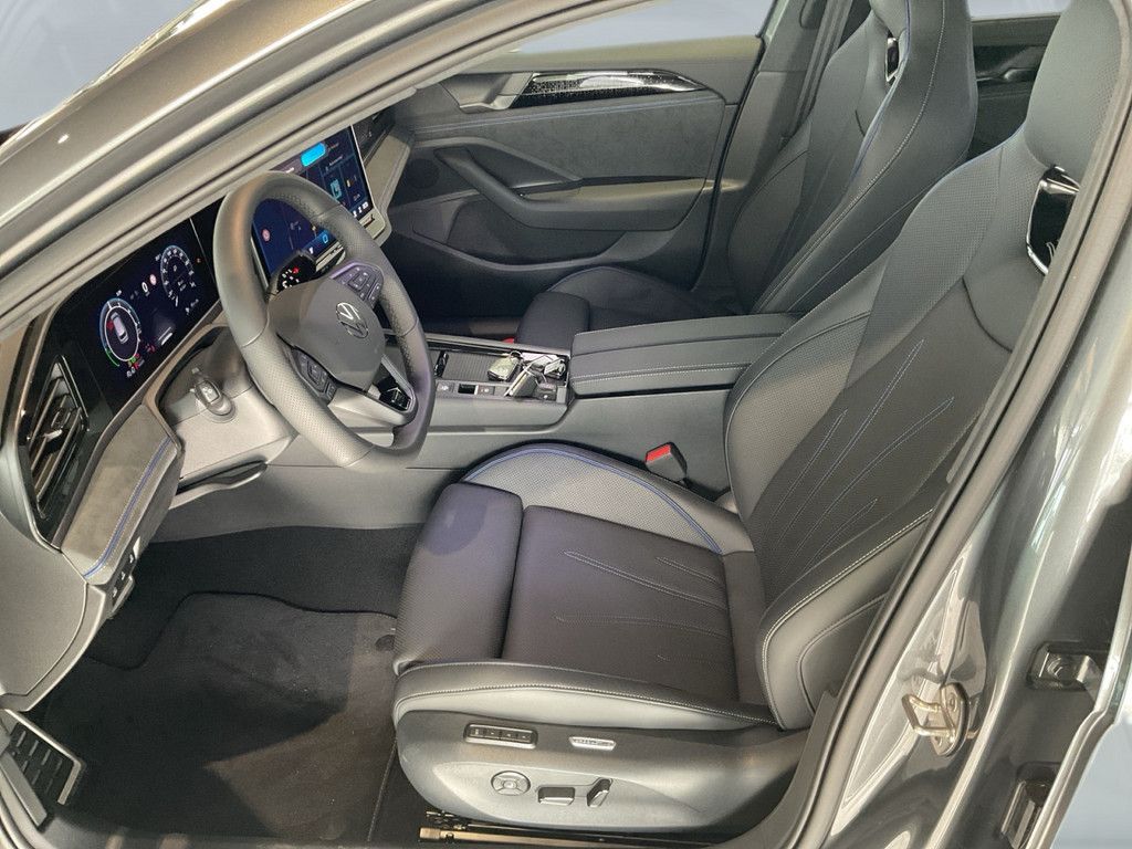 Volkswagen Passat 1.5 eHybrid DSG R-Line PANO MATRIX-LED