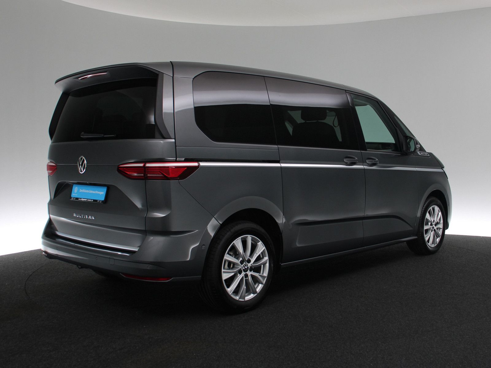 Volkswagen T7 Multivan 2.0 TDI Style - Samsaru's Car Outlet