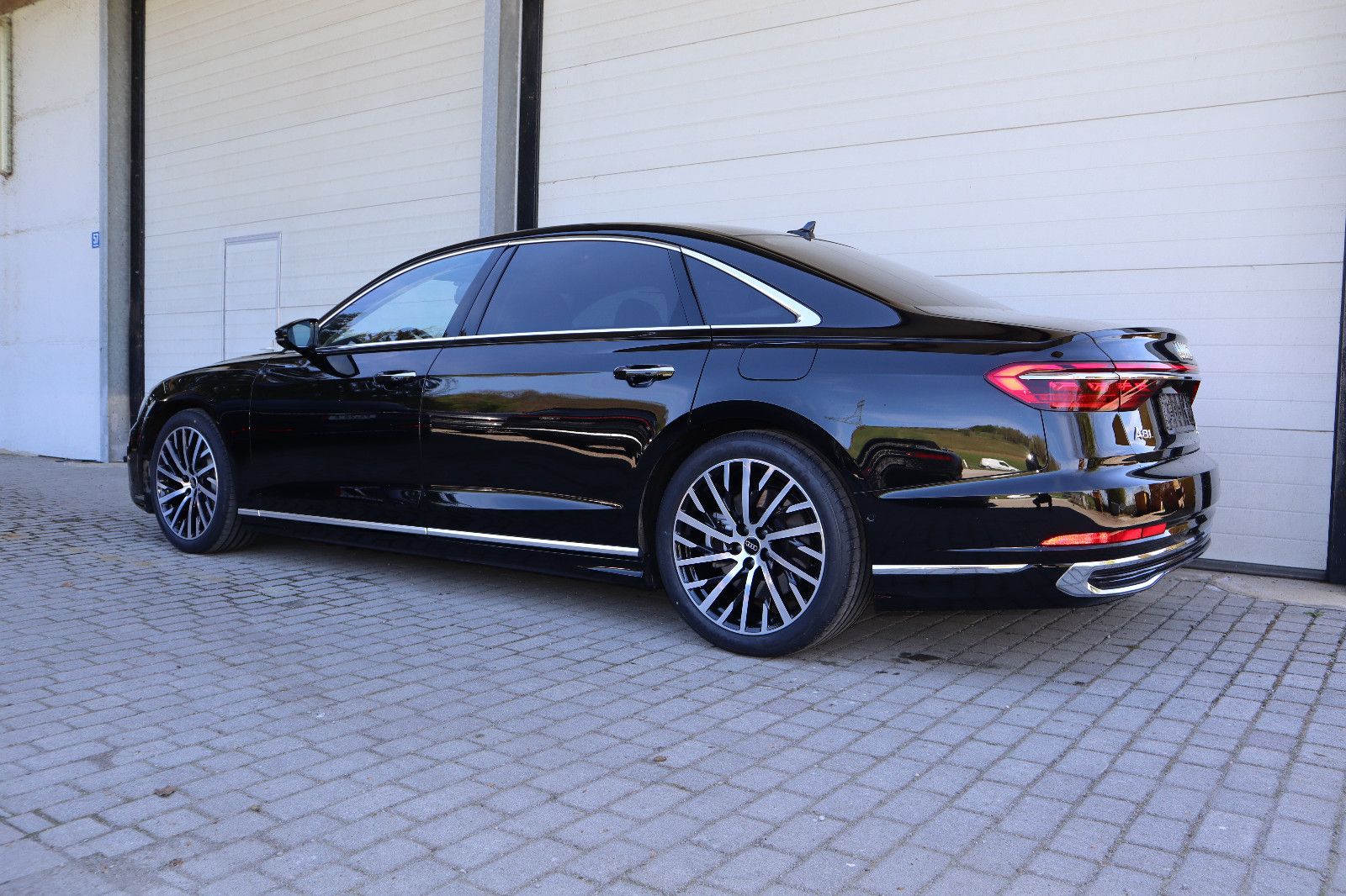 Audi A8L 60 TFSIe lang - Samsaru's Car Outlet