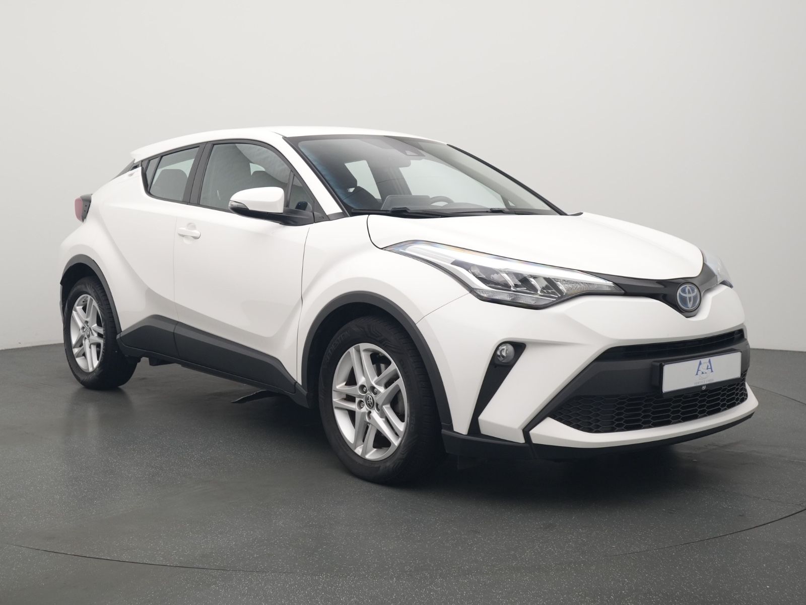 Toyota C-HR Hybrid - Samsaru's Car Outlet