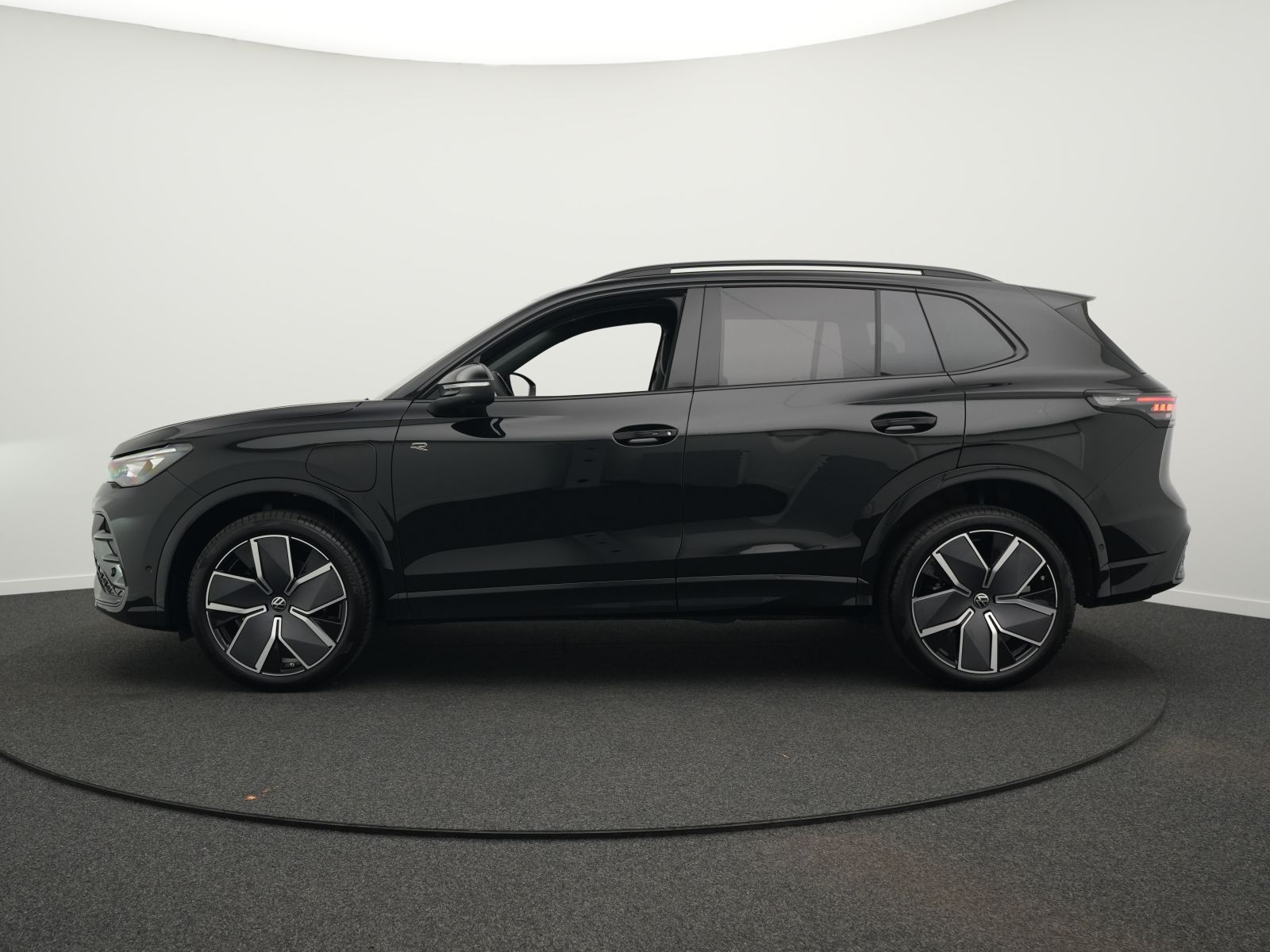 Volkswagen Tiguan R-Line 1.5 TSI eHybrid DSG AHK*R-KAM*NAV