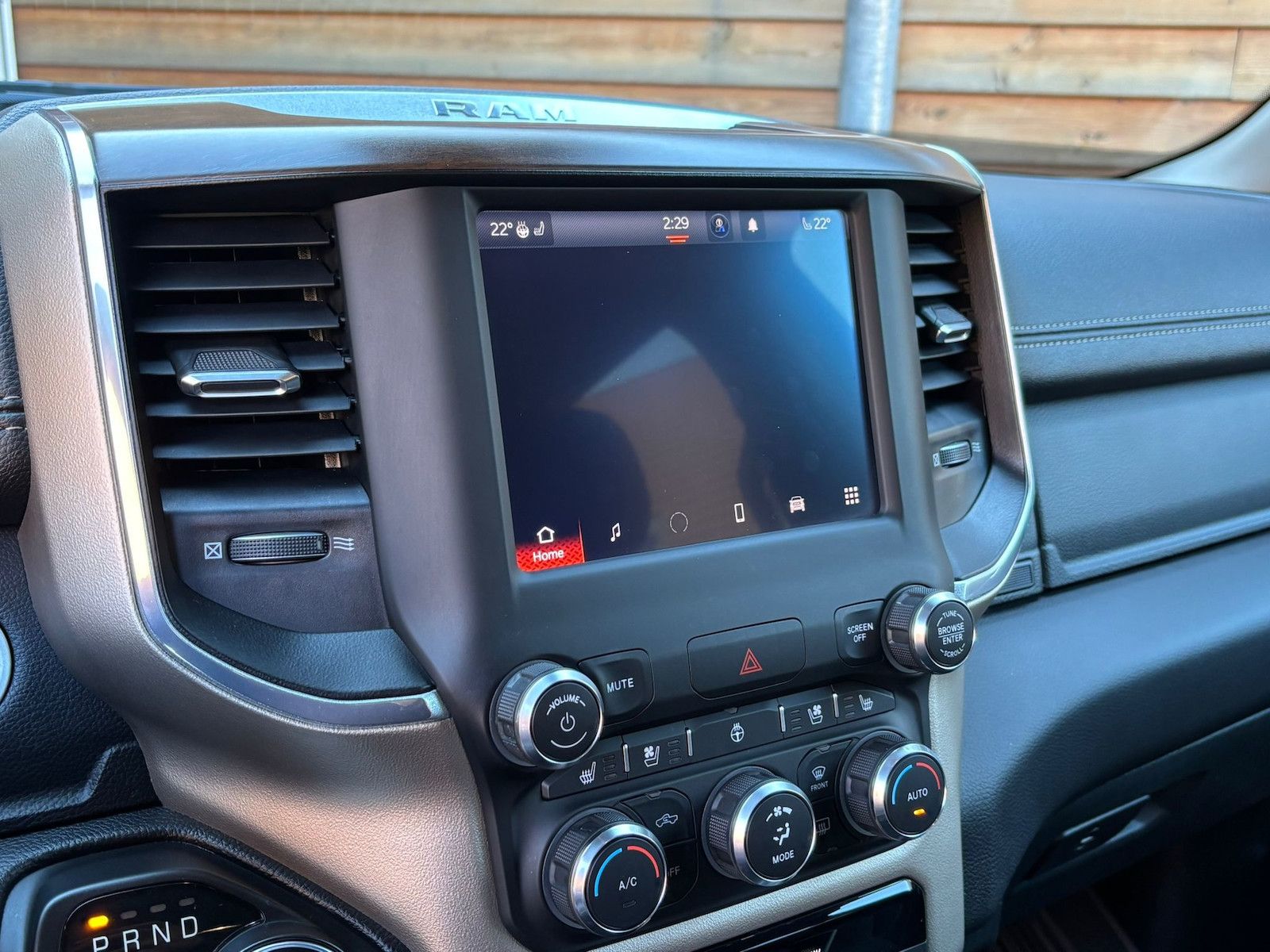 Dodge RAM 1500 Laramie LED AHK Memory 4x4 LPG
