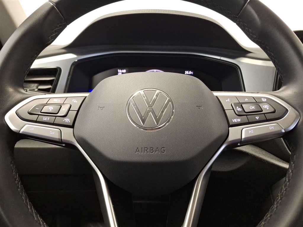 Volkswagen T-Roc Life 1.5 TSI DSG - Samsaru's Car Outlet
