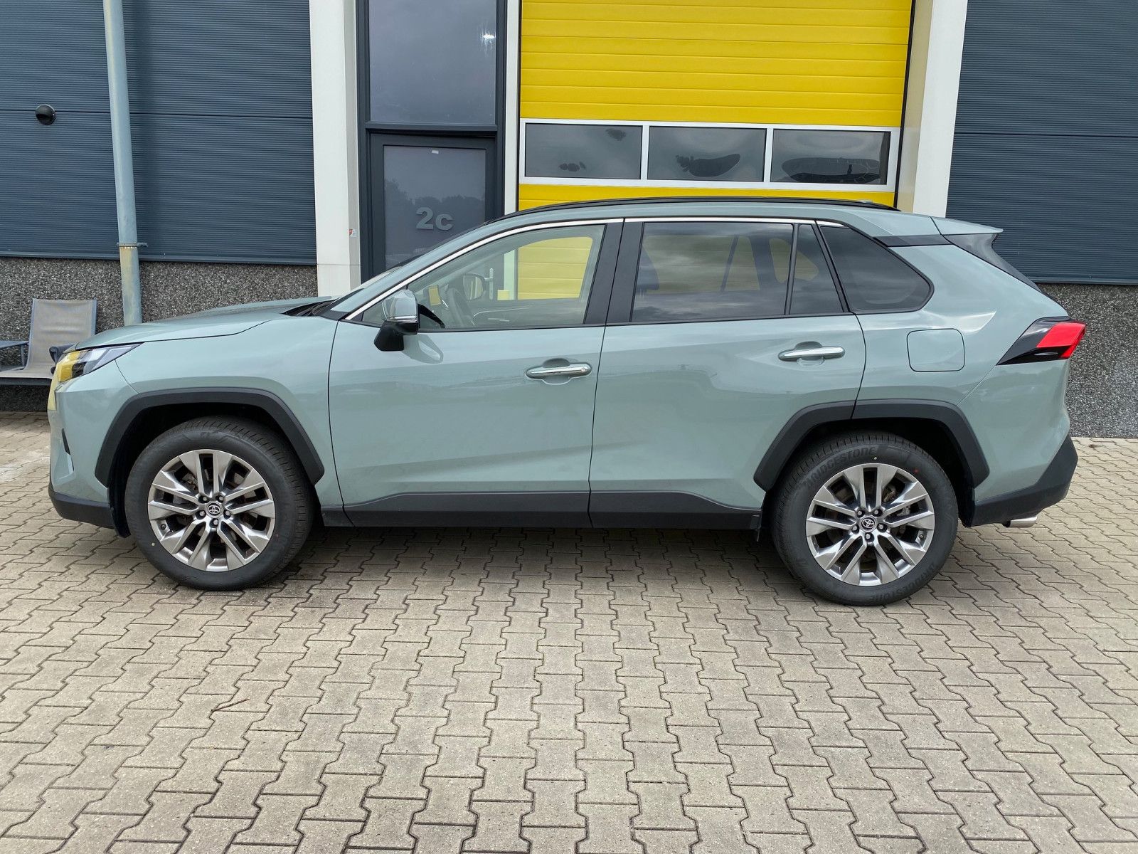 Toyota RAV 4 2.5 Executive Hybrid 4WD - Samsaru's Car Outlet