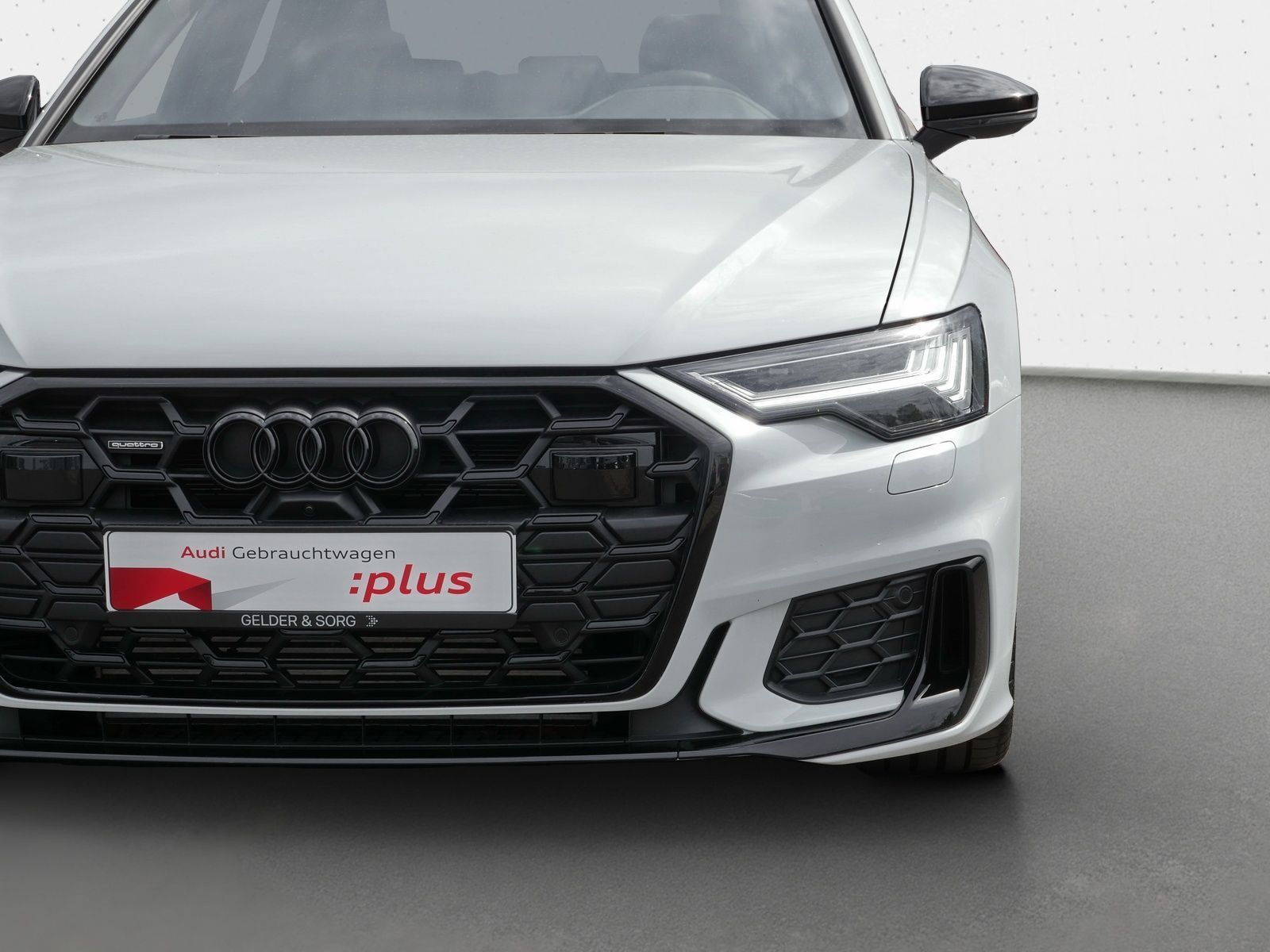 Audi A6 Avant 55 TFSI e qu. S line - Samsaru's Car Outlet