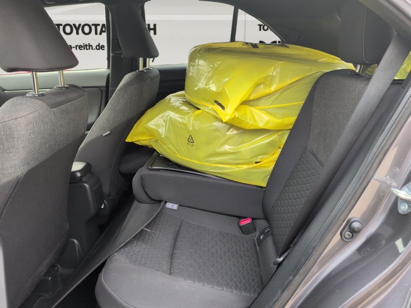 Toyota Yaris Cross Hybrid FWD Team Deutschland LED Appl