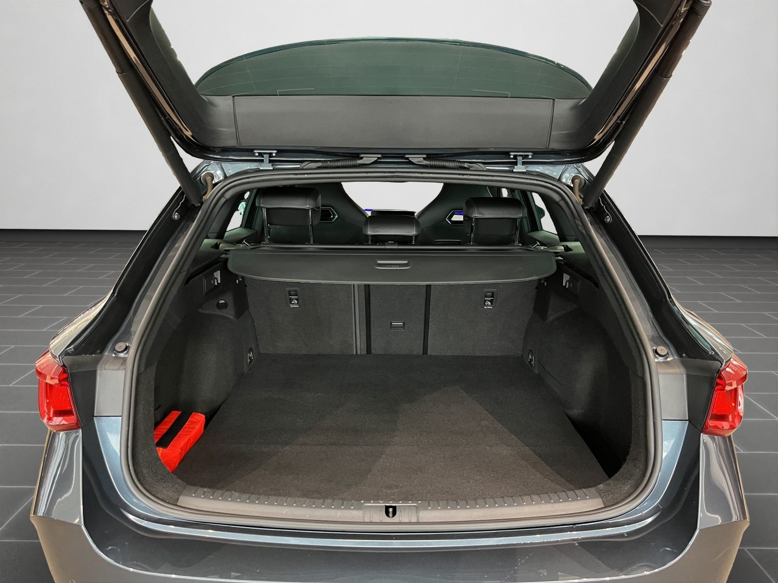Cupra Leon Sportstourer VZ 1.4 e-Hybrid DSG - Samsaru's Car Outlet