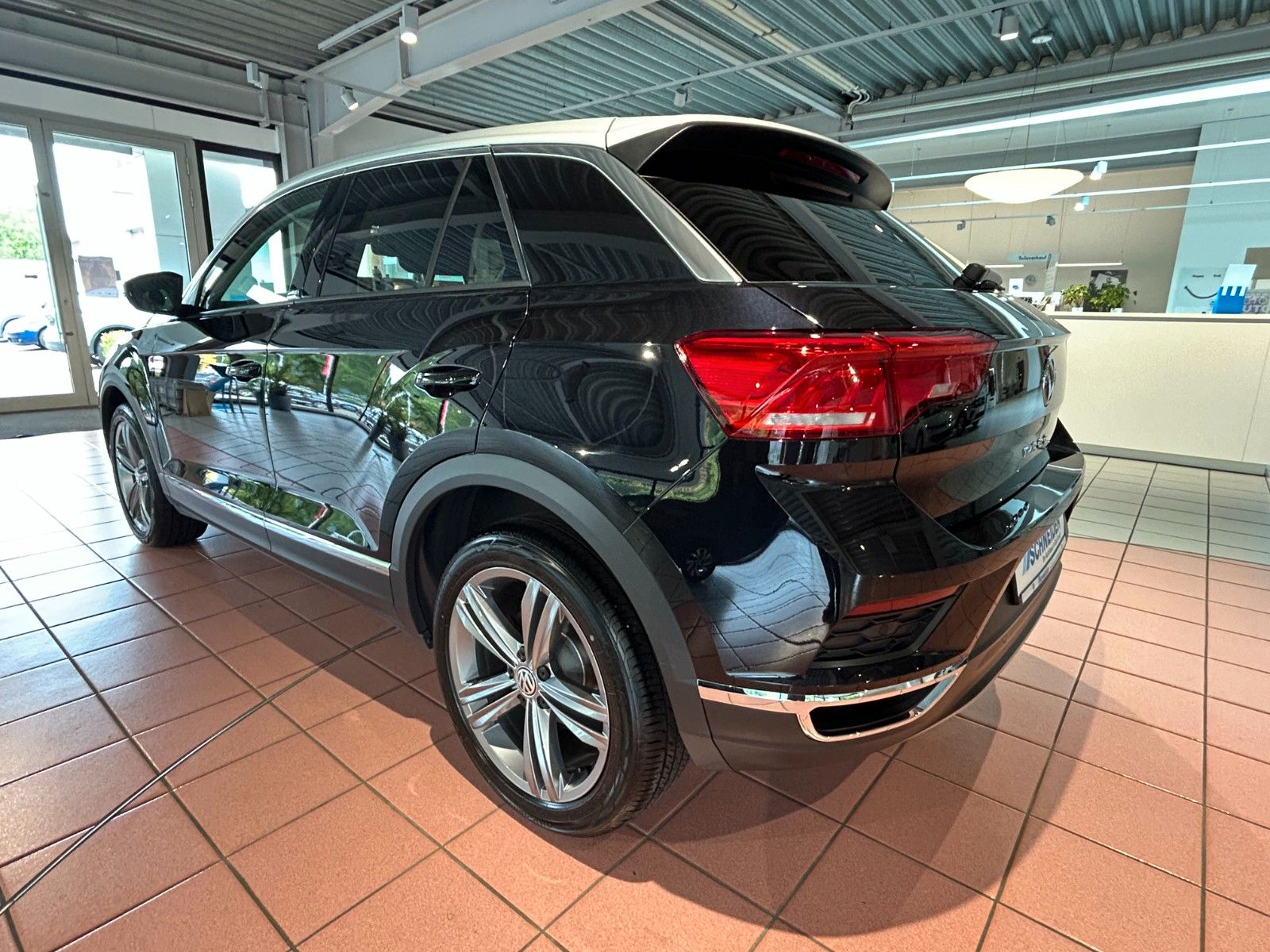 Volkswagen T-ROC 1.5 TSI United - Samsaru's Car Outlet