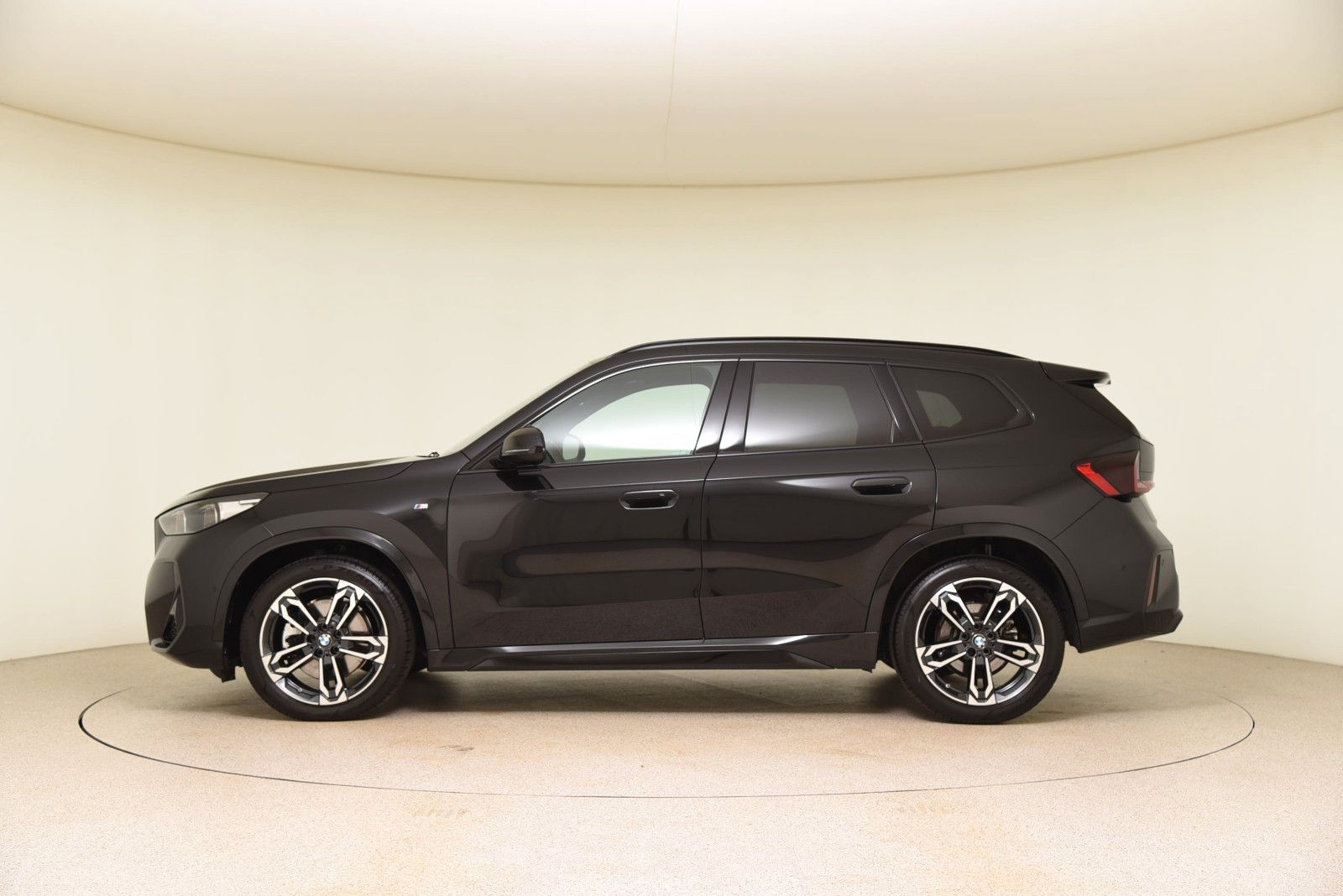 BMW X1 xDrive23d M Sportpaket - Samsaru's Car Outlet